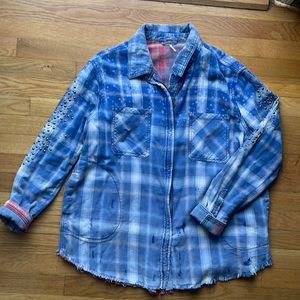 Classic zip up oversized style Plaid Shirt Jacket with stud detailing.